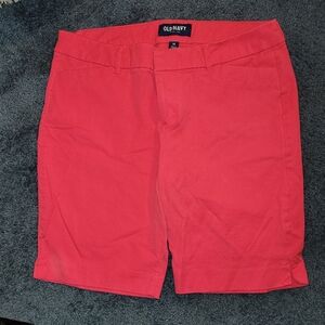 Old Navy Women's Stretchy Bermuda Shorts. Size 14. Coral.
